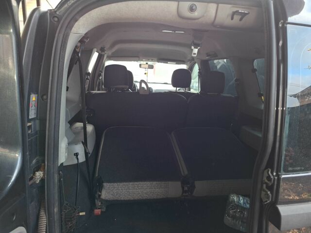 Сірий Дачія Logan, об'ємом двигуна 1.6 л та пробігом 315 тис. км за 4500 $, фото 5 на Automoto.ua