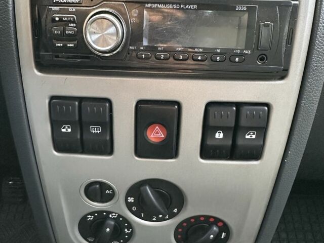 Серый Дачия Логан, объемом двигателя 1.6 л и пробегом 203 тыс. км за 3700 $, фото 9 на Automoto.ua