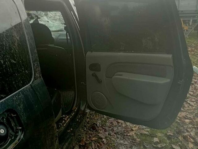 Серый Дачия Логан, объемом двигателя 1.5 л и пробегом 294 тыс. км за 1700 $, фото 4 на Automoto.ua