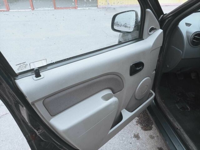 Серый Дачия Логан, объемом двигателя 1.6 л и пробегом 245 тыс. км за 3545 $, фото 8 на Automoto.ua