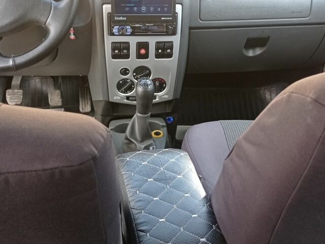 Сірий Дачія Logan, об'ємом двигуна 1.6 л та пробігом 278 тис. км за 6000 $, фото 7 на Automoto.ua