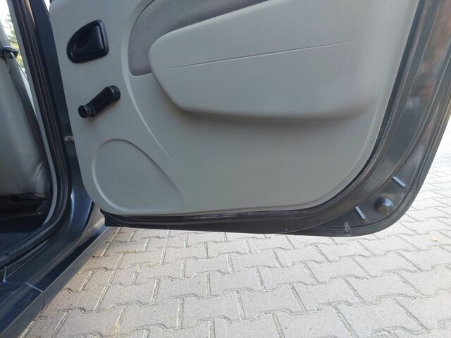 Серый Дачия Логан, объемом двигателя 1.6 л и пробегом 202 тыс. км за 4500 $, фото 6 на Automoto.ua