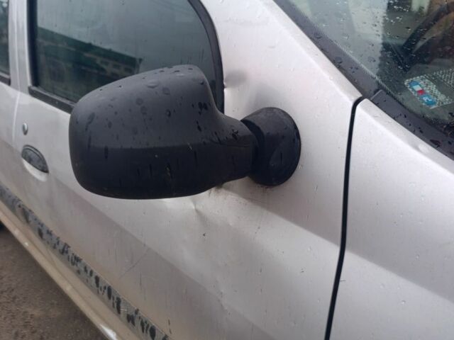 Сірий Дачія Logan, об'ємом двигуна 1.6 л та пробігом 200 тис. км за 2250 $, фото 1 на Automoto.ua