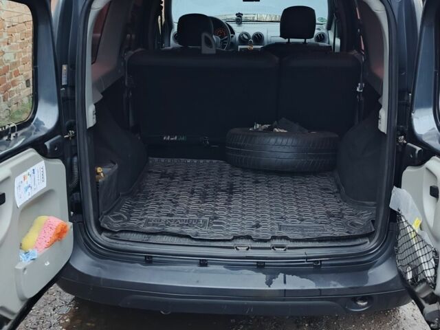 Серый Дачия Логан, объемом двигателя 1.6 л и пробегом 227 тыс. км за 4750 $, фото 2 на Automoto.ua