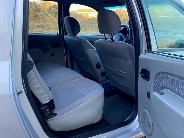 Сірий Дачія Logan, об'ємом двигуна 1.6 л та пробігом 196 тис. км за 3900 $, фото 5 на Automoto.ua