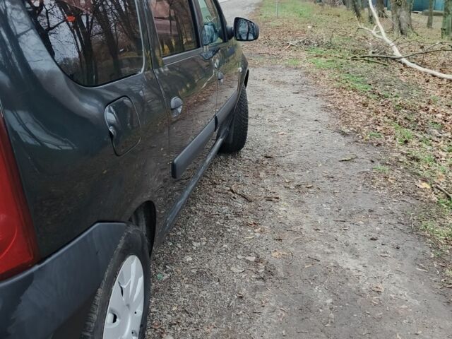 Серый Дачия Логан, объемом двигателя 1.6 л и пробегом 227 тыс. км за 4700 $, фото 3 на Automoto.ua