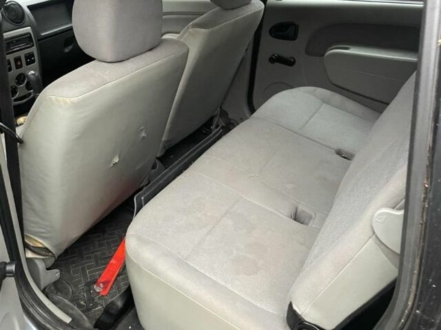 Серый Дачия Логан, объемом двигателя 1.6 л и пробегом 250 тыс. км за 3550 $, фото 3 на Automoto.ua