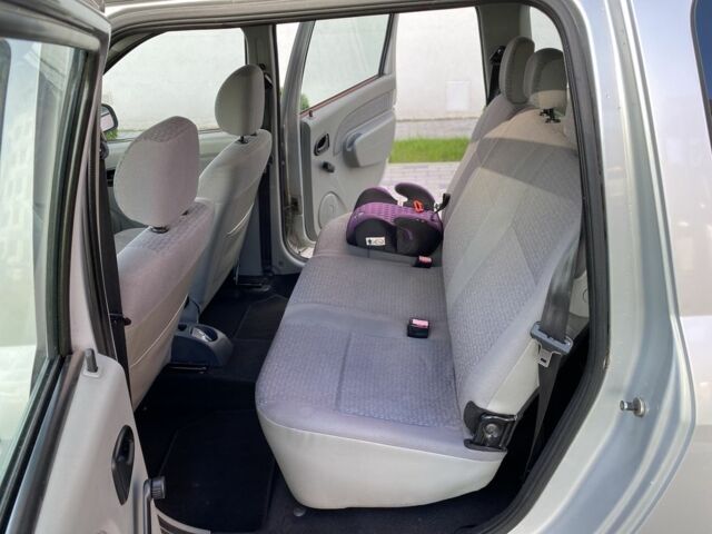 Серый Дачия Логан, объемом двигателя 0 л и пробегом 197 тыс. км за 4699 $, фото 14 на Automoto.ua