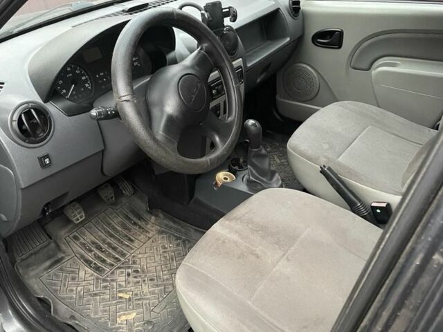 Серый Дачия Логан, объемом двигателя 1.6 л и пробегом 250 тыс. км за 3550 $, фото 4 на Automoto.ua