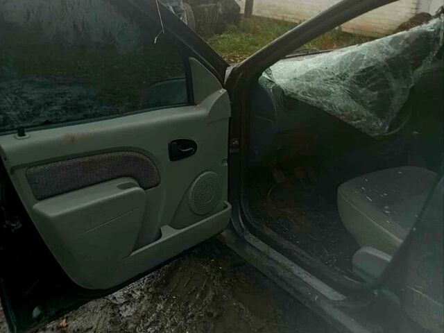 Серый Дачия Логан, объемом двигателя 1.5 л и пробегом 294 тыс. км за 1700 $, фото 3 на Automoto.ua