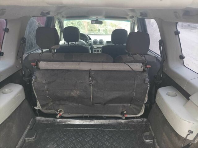 Серый Дачия Логан, объемом двигателя 1.6 л и пробегом 245 тыс. км за 3545 $, фото 11 на Automoto.ua