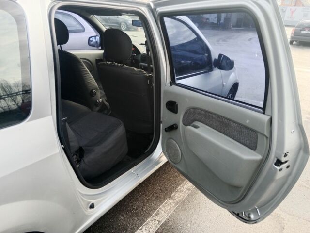 Серый Дачия Логан, объемом двигателя 1.6 л и пробегом 291 тыс. км за 3910 $, фото 8 на Automoto.ua