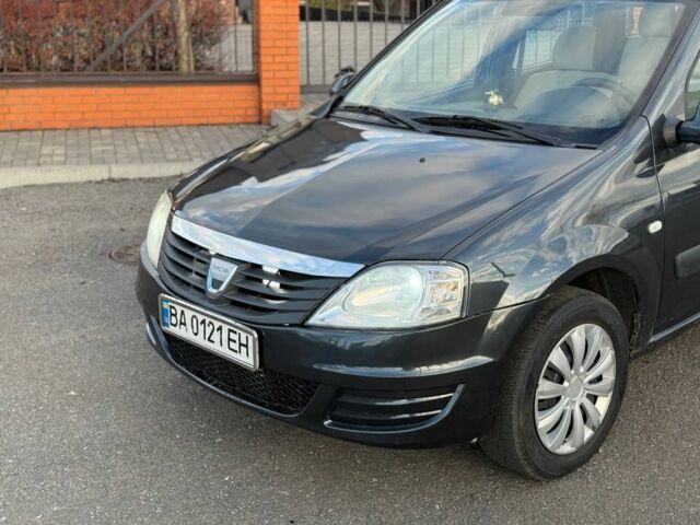 Серый Дачия Логан, объемом двигателя 1.5 л и пробегом 320 тыс. км за 4500 $, фото 2 на Automoto.ua