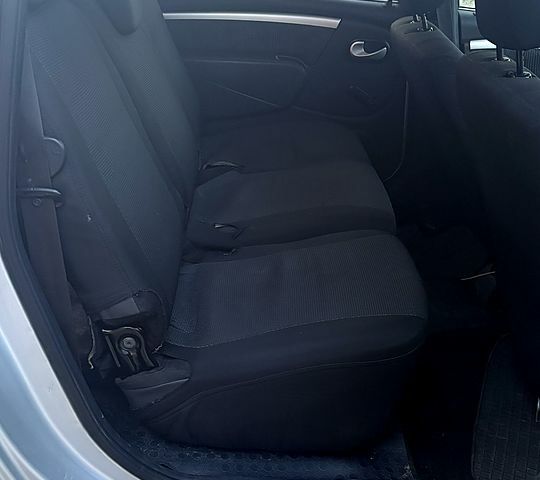 Серый Дачия Логан, объемом двигателя 1.6 л и пробегом 328 тыс. км за 5850 $, фото 5 на Automoto.ua