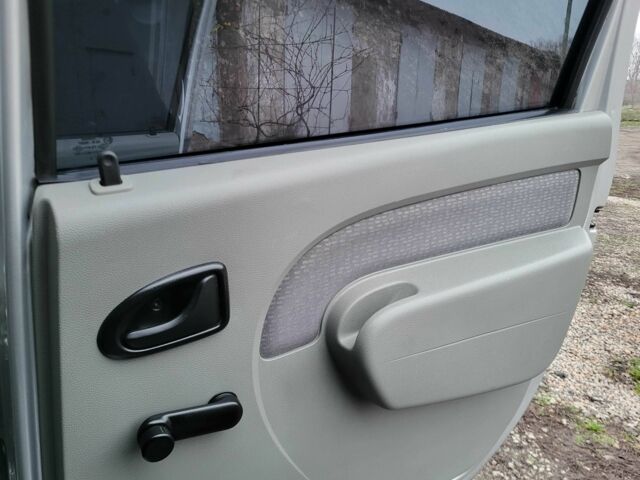 Серый Дачия Логан, объемом двигателя 1.6 л и пробегом 164 тыс. км за 5300 $, фото 22 на Automoto.ua