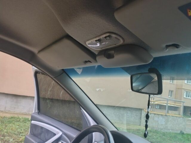 Сірий Дачія Logan, об'ємом двигуна 1.6 л та пробігом 245 тис. км за 4100 $, фото 8 на Automoto.ua