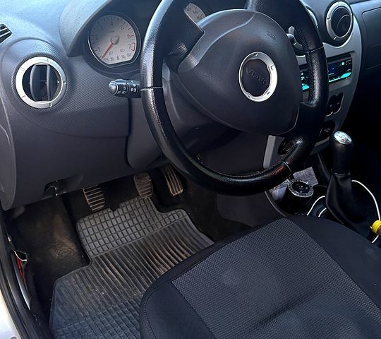 Серый Дачия Логан, объемом двигателя 1.6 л и пробегом 328 тыс. км за 5850 $, фото 7 на Automoto.ua