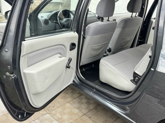 Сірий Дачія Logan, об'ємом двигуна 1.6 л та пробігом 114 тис. км за 6200 $, фото 11 на Automoto.ua