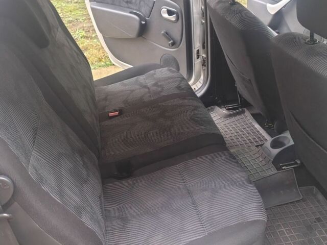 Сірий Дачія Logan, об'ємом двигуна 1.6 л та пробігом 245 тис. км за 4100 $, фото 16 на Automoto.ua