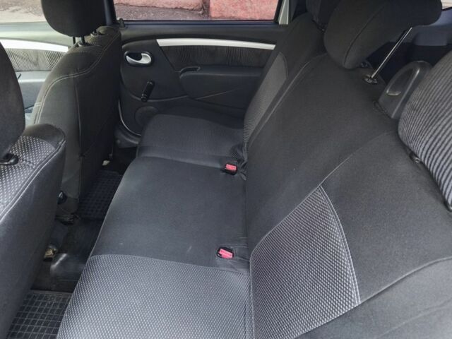 Серый Дачия Логан, объемом двигателя 1.6 л и пробегом 244 тыс. км за 5200 $, фото 2 на Automoto.ua