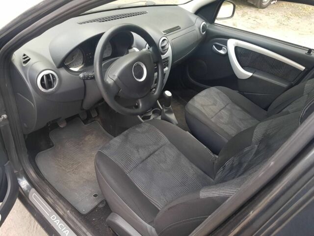 Серый Дачия Логан, объемом двигателя 0 л и пробегом 210 тыс. км за 5800 $, фото 5 на Automoto.ua