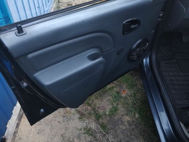 Серый Дачия Логан, объемом двигателя 1.6 л и пробегом 210 тыс. км за 5100 $, фото 10 на Automoto.ua