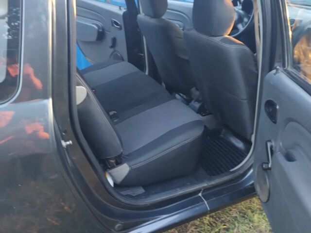 Серый Дачия Логан, объемом двигателя 1.6 л и пробегом 210 тыс. км за 5100 $, фото 2 на Automoto.ua