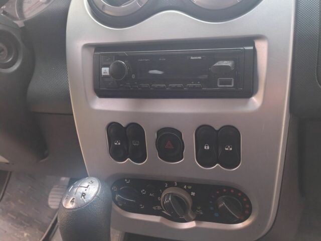 Сірий Дачія Logan, об'ємом двигуна 1.6 л та пробігом 245 тис. км за 4100 $, фото 9 на Automoto.ua