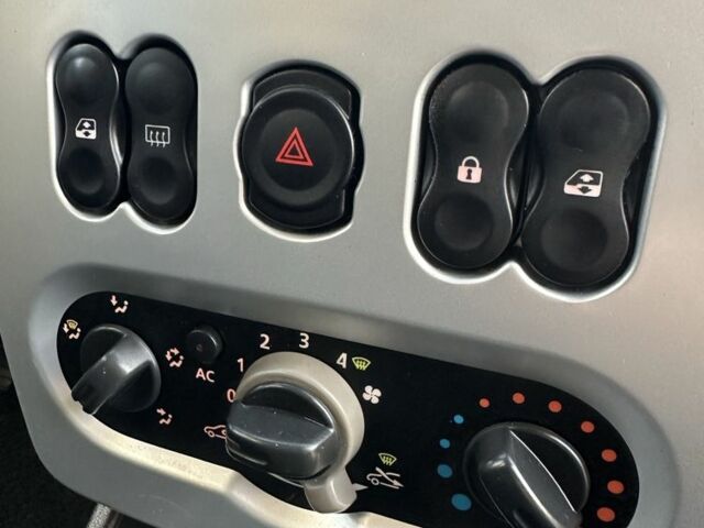 Серый Дачия Логан, объемом двигателя 1.6 л и пробегом 180 тыс. км за 5999 $, фото 15 на Automoto.ua