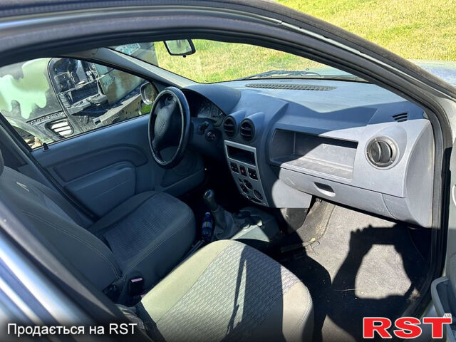 Серый Дачия Логан, объемом двигателя 1.5 л и пробегом 200 тыс. км за 1850 $, фото 3 на Automoto.ua