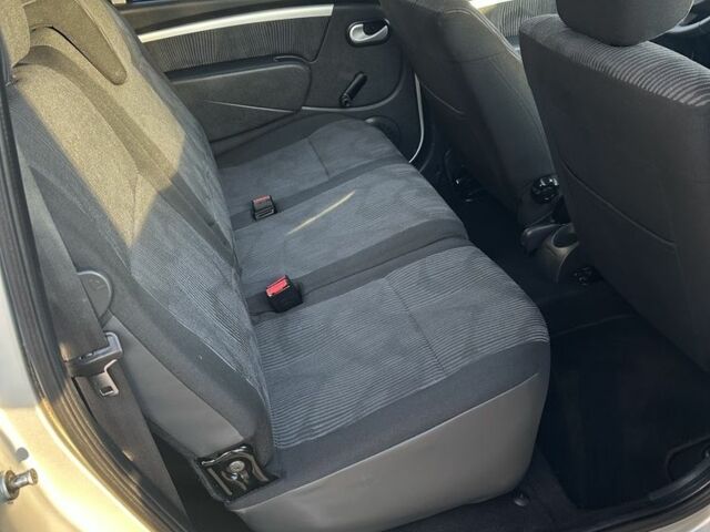 Серый Дачия Логан, объемом двигателя 1.6 л и пробегом 180 тыс. км за 5999 $, фото 8 на Automoto.ua