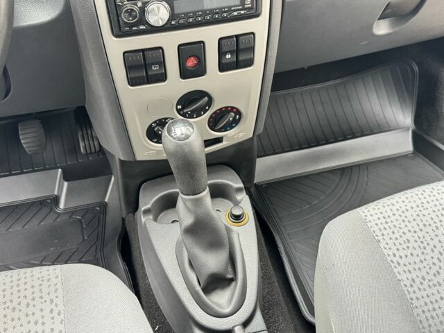 Серый Дачия Логан, объемом двигателя 1.6 л и пробегом 114 тыс. км за 6200 $, фото 16 на Automoto.ua