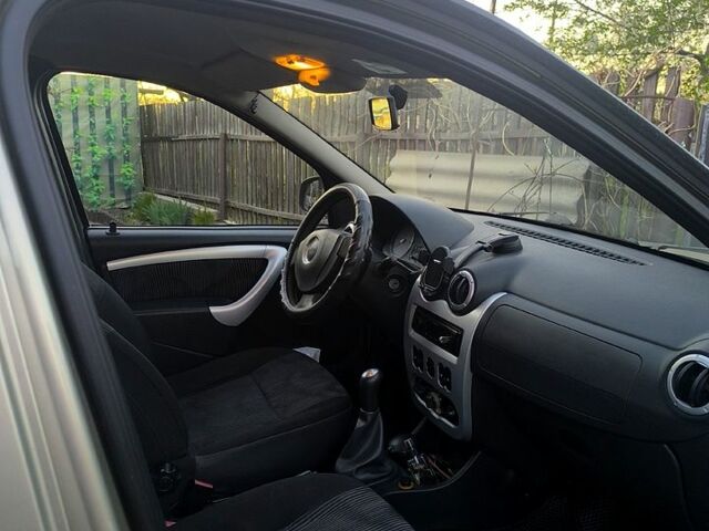 Сірий Дачія Logan, об'ємом двигуна 1.6 л та пробігом 177 тис. км за 4500 $, фото 1 на Automoto.ua