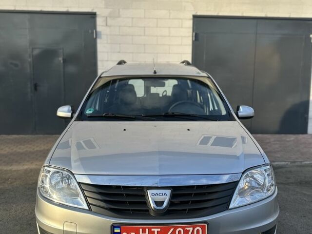 Серый Дачия Логан, объемом двигателя 1.6 л и пробегом 180 тыс. км за 5999 $, фото 1 на Automoto.ua