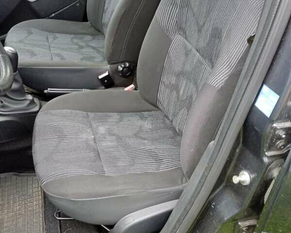 Серый Дачия Логан, объемом двигателя 1.6 л и пробегом 220 тыс. км за 5750 $, фото 9 на Automoto.ua