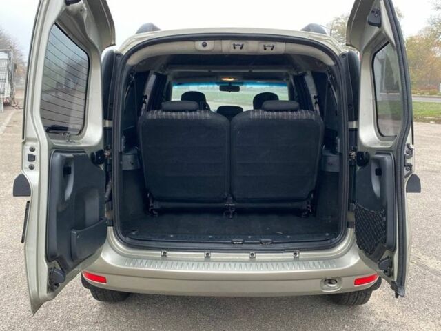 Сірий Дачія Logan, об'ємом двигуна 1.5 л та пробігом 190 тис. км за 6500 $, фото 15 на Automoto.ua