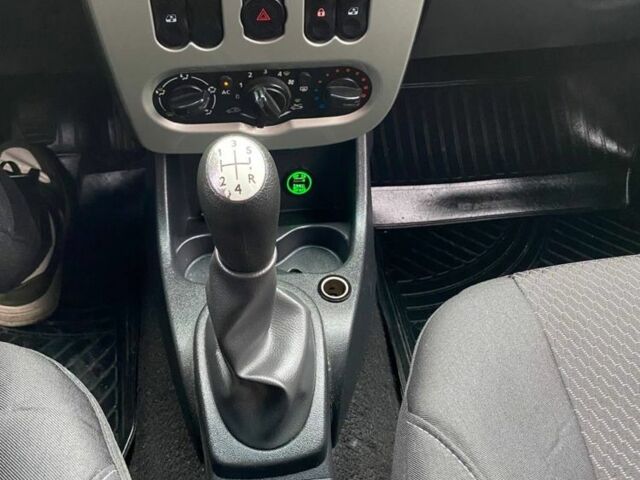 Сірий Дачія Logan, об'ємом двигуна 1.5 л та пробігом 190 тис. км за 6500 $, фото 20 на Automoto.ua