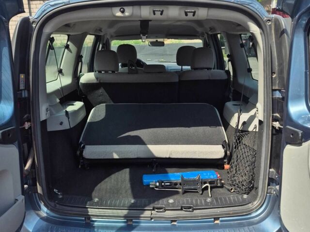 Серый Дачия Логан, объемом двигателя 1.6 л и пробегом 140 тыс. км за 7700 $, фото 3 на Automoto.ua