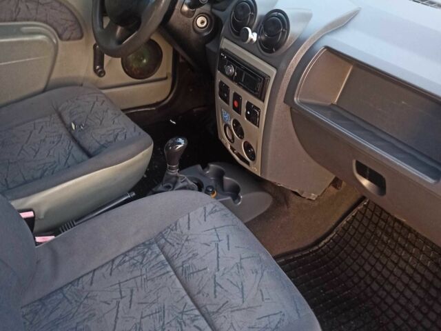 Синий Дачия Логан, объемом двигателя 1.4 л и пробегом 450 тыс. км за 1850 $, фото 4 на Automoto.ua