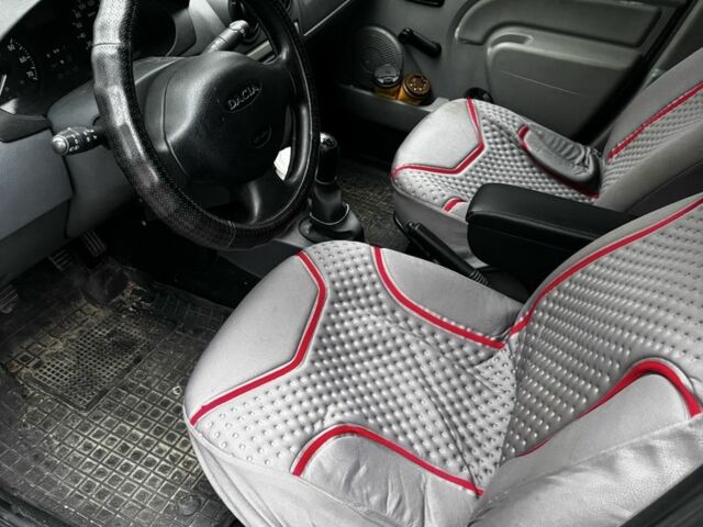 Дачия Логан 2008 в Киеве на Automoto.ua Синий Дачия Логан, объемом двигателя 1.5 л и пробегом 280 тыс. км за 3800 $, фото 5 на Automoto.ua