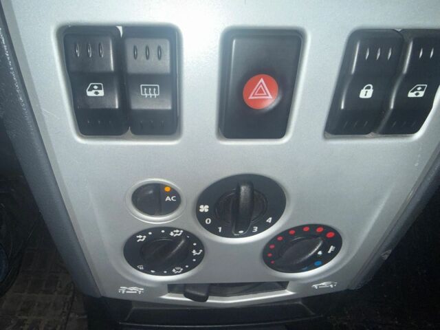 Синий Дачия Логан, объемом двигателя 1.6 л и пробегом 200 тыс. км за 2300 $, фото 12 на Automoto.ua