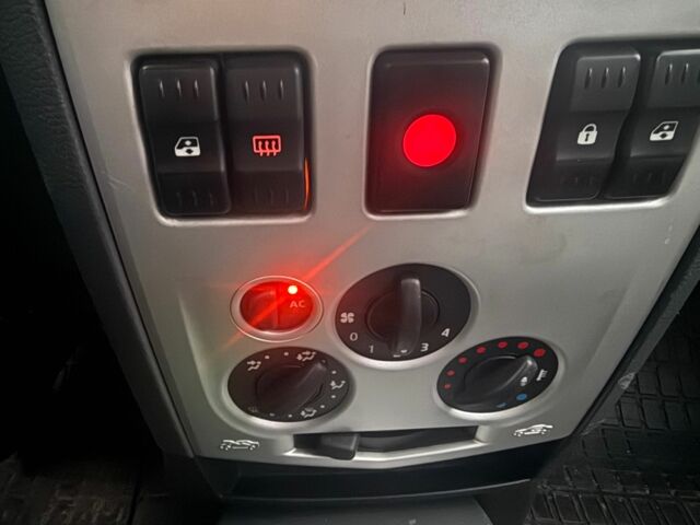 Синий Дачия Логан, объемом двигателя 1.6 л и пробегом 200 тыс. км за 2300 $, фото 14 на Automoto.ua