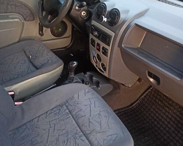 Синий Дачия Логан, объемом двигателя 1.4 л и пробегом 450 тыс. км за 1850 $, фото 3 на Automoto.ua