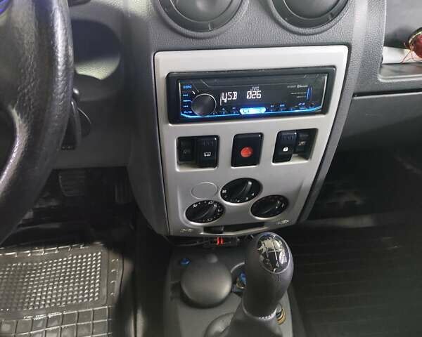 Синий Дачия Логан, объемом двигателя 1.39 л и пробегом 275 тыс. км за 2000 $, фото 10 на Automoto.ua