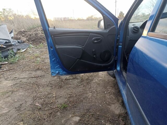 Синій Дачія Logan, об'ємом двигуна 1.4 л та пробігом 300 тис. км за 1300 $, фото 6 на Automoto.ua