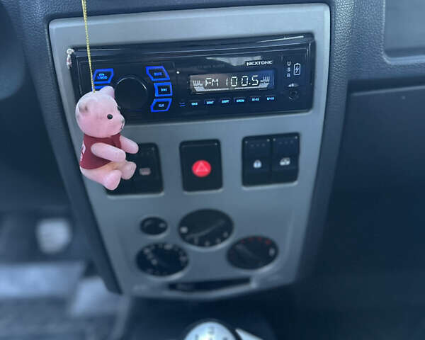 Синий Дачия Логан, объемом двигателя 1.39 л и пробегом 220 тыс. км за 2700 $, фото 9 на Automoto.ua