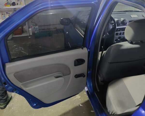 Синий Дачия Логан, объемом двигателя 1.39 л и пробегом 275 тыс. км за 2000 $, фото 7 на Automoto.ua