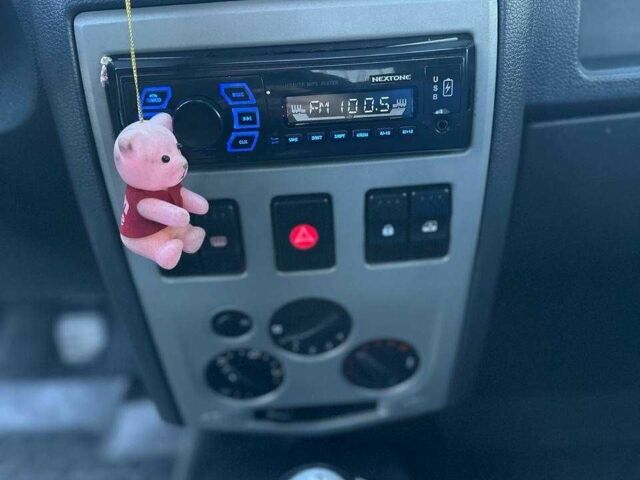 Синий Дачия Логан, объемом двигателя 1.4 л и пробегом 220 тыс. км за 2800 $, фото 6 на Automoto.ua