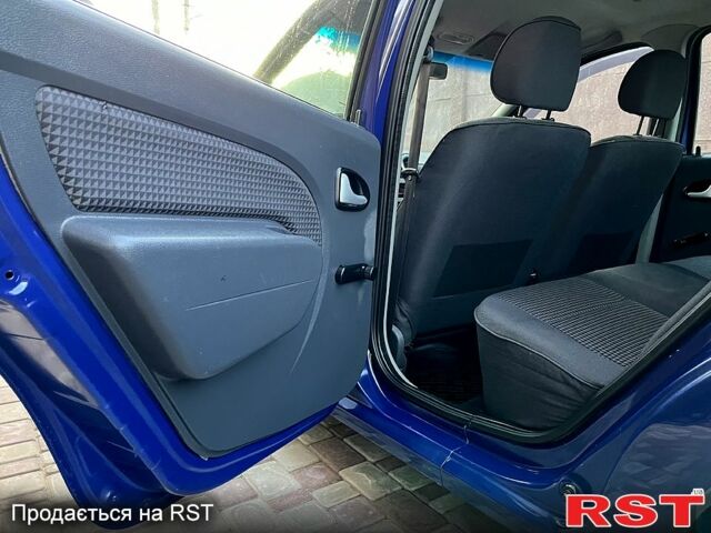 Синий Дачия Логан, объемом двигателя 1.6 л и пробегом 137 тыс. км за 4200 $, фото 6 на Automoto.ua