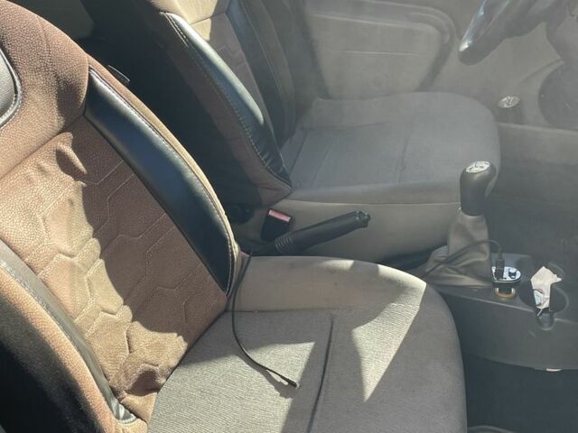 Синий Дачия Логан, объемом двигателя 1.4 л и пробегом 244 тыс. км за 1700 $, фото 5 на Automoto.ua